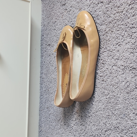 London Sole Ballet Flat, Size 42.5 Neutral light camel color - Picture 6 of 9